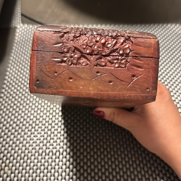 Indian Hand Carved Vintage Wooden Box - Picture 8 of 9